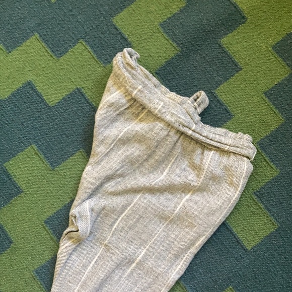 Free People paperbag grey pants with belt. Size 6 - Picture 3 of 3